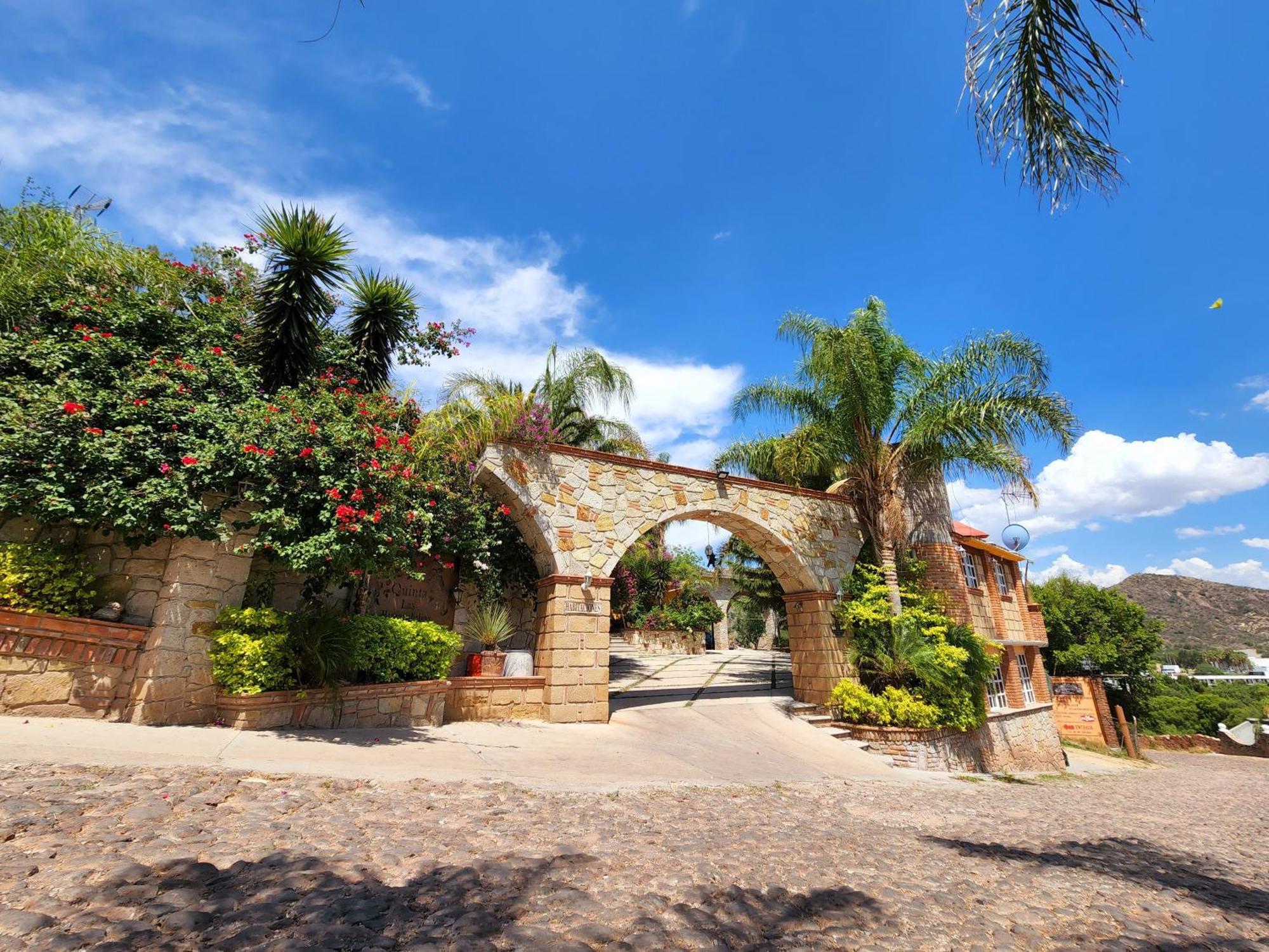 Quinta Las Bugambilias Hotel Tecozautla Exterior foto